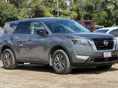 Used 2025 Nissan Pathfinder S image 10