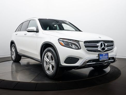Used 2017 Mercedes-Benz GLC 300 4MATIC image 2