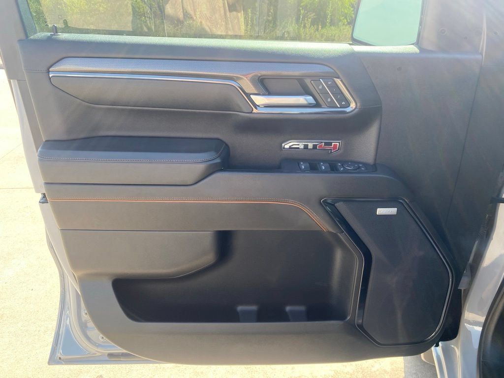 Used 2024 GMC Sierra 1500 AT4 w/ Technology Package AWD/4WD image 11