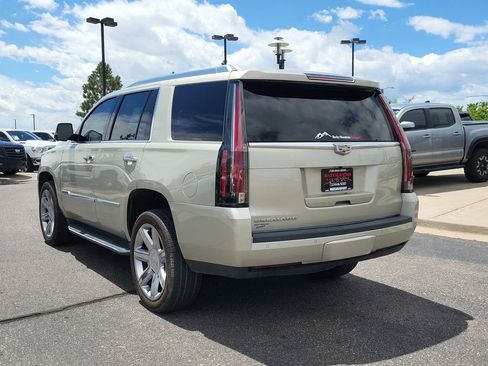 Used 2016 Cadillac Escalade Luxury AWD/4WD image 6