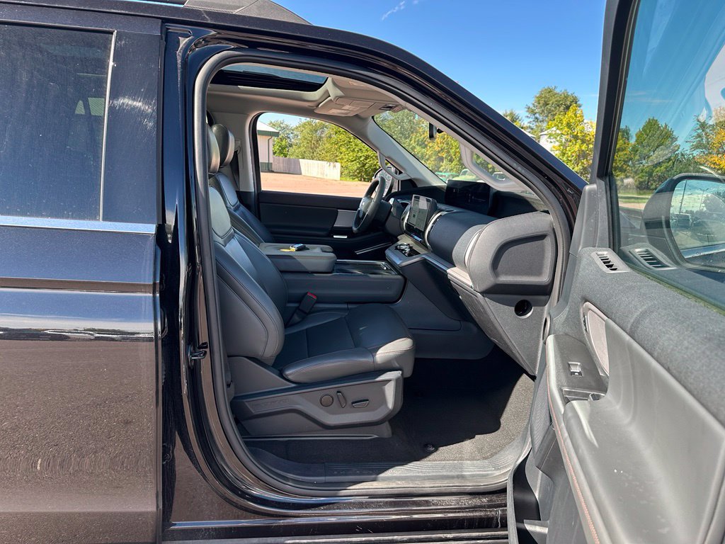 Used 2025 Ford Expedition Active AWD/4WD image 29