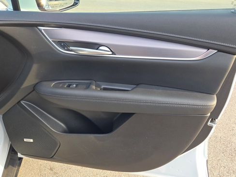 New 2025 Cadillac XT5 Luxury image 7