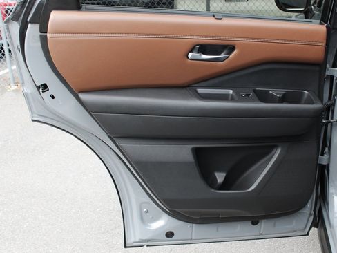 Certified 2023 Nissan Pathfinder Platinum image 17