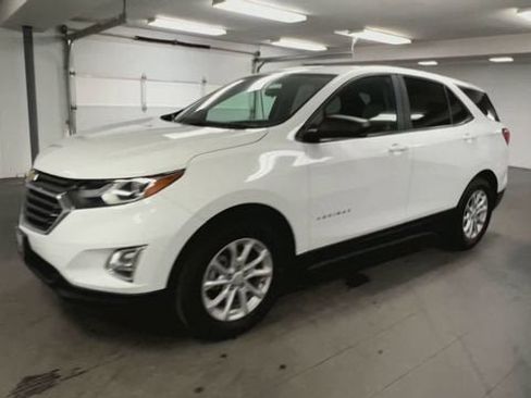 Used 2021 Chevrolet Equinox LS w/ LS Convenience Package FWD image 4