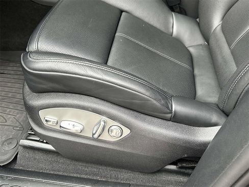 Used 2025 Porsche Macan image 6