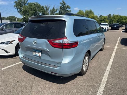 Used 2015 Toyota Sienna XLE Premium FWD image 9