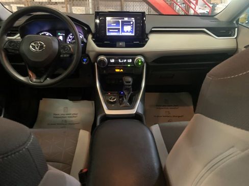 Used 2019 Toyota RAV4 XLE AWD/4WD image 16