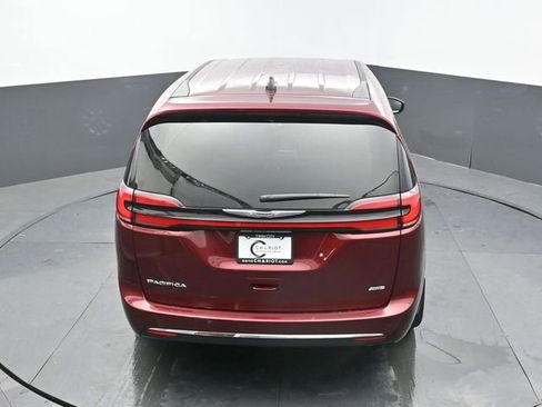 Used 2023 Chrysler Pacifica Touring-L AWD/4WD image 46
