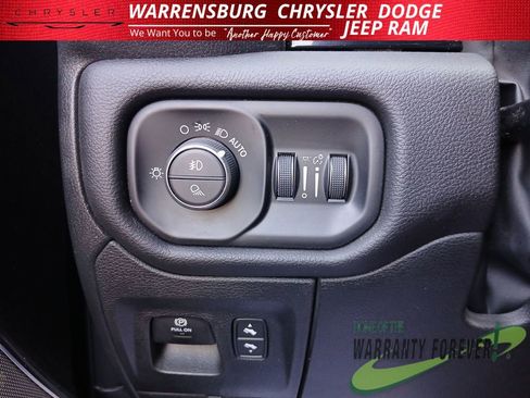 Used 2025 RAM 1500 Laramie AWD/4WD image 32