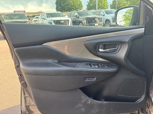 Used 2016 Nissan Murano Platinum w/ Platinum Technology Package FWD image 9