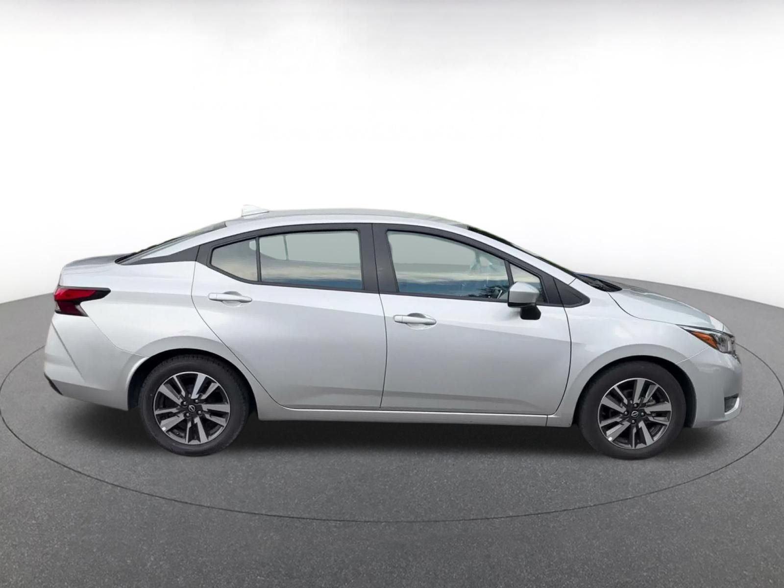 Used 2025 Nissan Versa SV FWD image 15