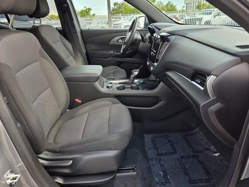 Used 2023 Chevrolet Traverse LT FWD image 17