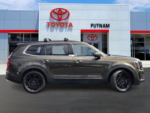 Used 2021 Kia Telluride EX w/ EX Premium Package AWD/4WD image 3