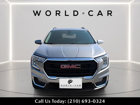 Used 2023 GMC Terrain SLE w/ Driver Convenience Package FWD image 2