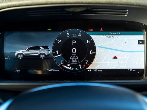 Certified 2024 Land Rover Discovery Dynamic SE image 14