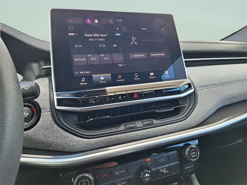 Used 2023 Jeep Compass Sport image 12