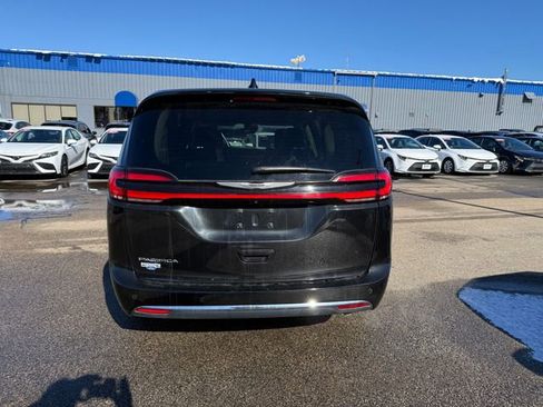 Used 2024 Chrysler Pacifica Touring-L image 26
