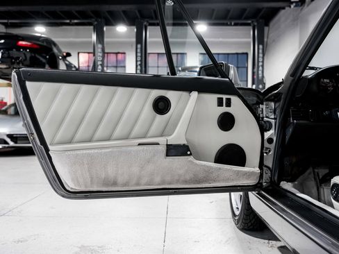 Used 1990 Porsche 911 Carrera RWD image 24