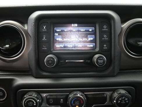 Used 2018 Jeep Wrangler Unlimited Sport S image 9