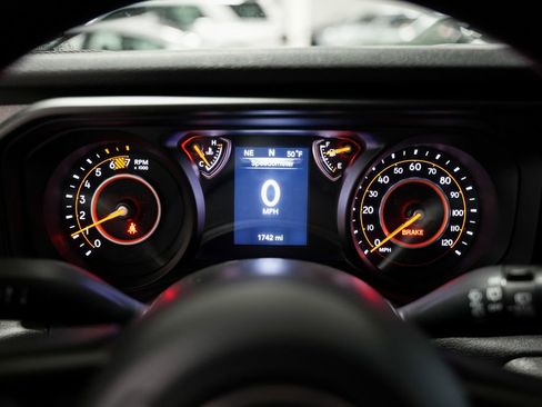 Used 2025 Jeep Wrangler Sport image 12