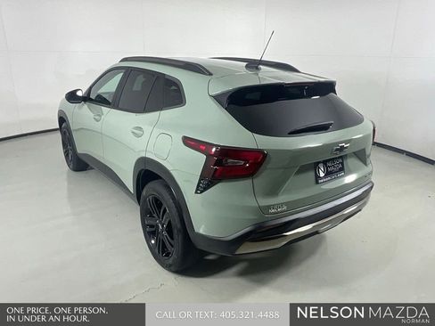 Used 2024 Chevrolet Trax ACTIV w/ Sunroof Package FWD image 8
