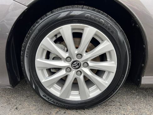 Used 2020 Toyota Camry LE image 9