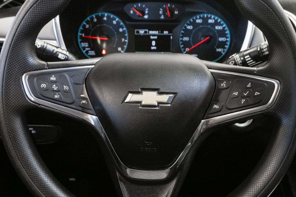 Used 2020 Chevrolet Equinox LS w/ LS Convenience Package FWD image 17