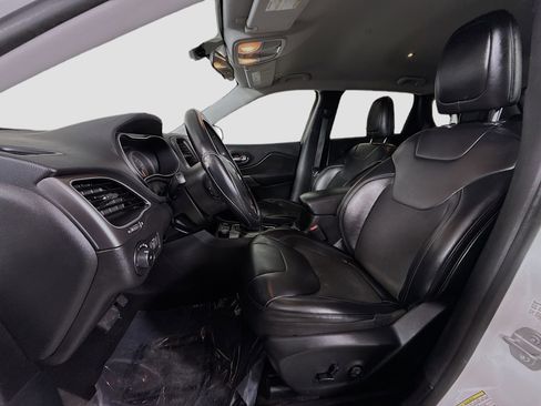 Used 2019 Jeep Cherokee Latitude Plus image 22