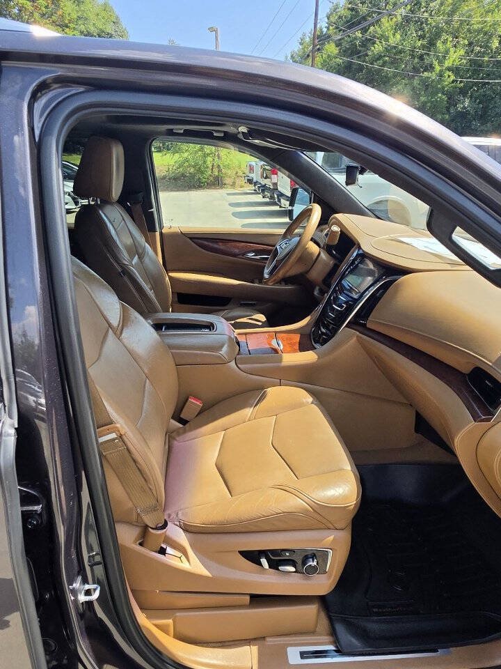 Used 2017 Cadillac Escalade ESV Platinum AWD/4WD image 15