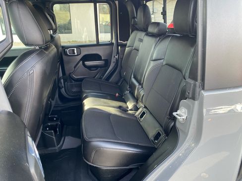 Used 2021 Jeep Gladiator Sport image 12