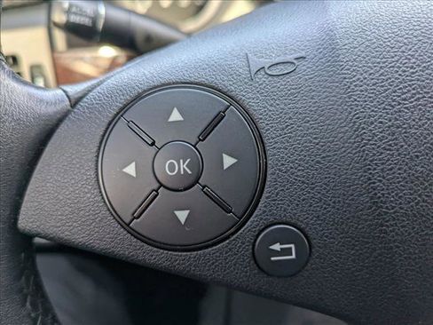 Used 2011 Mercedes-Benz GLK 350 4MATIC image 15