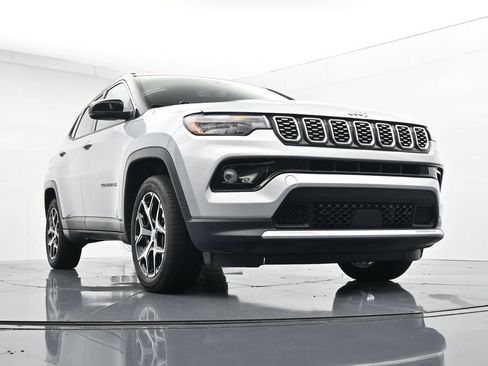 Used 2024 Jeep Compass Limited AWD/4WD image 33