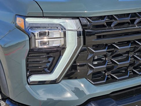 New 2026 Chevrolet Silverado 2500 ZR2 image 9