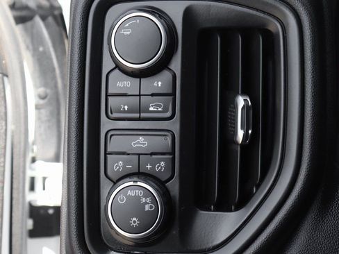 Used 2022 Chevrolet Silverado 1500 Custom image 18