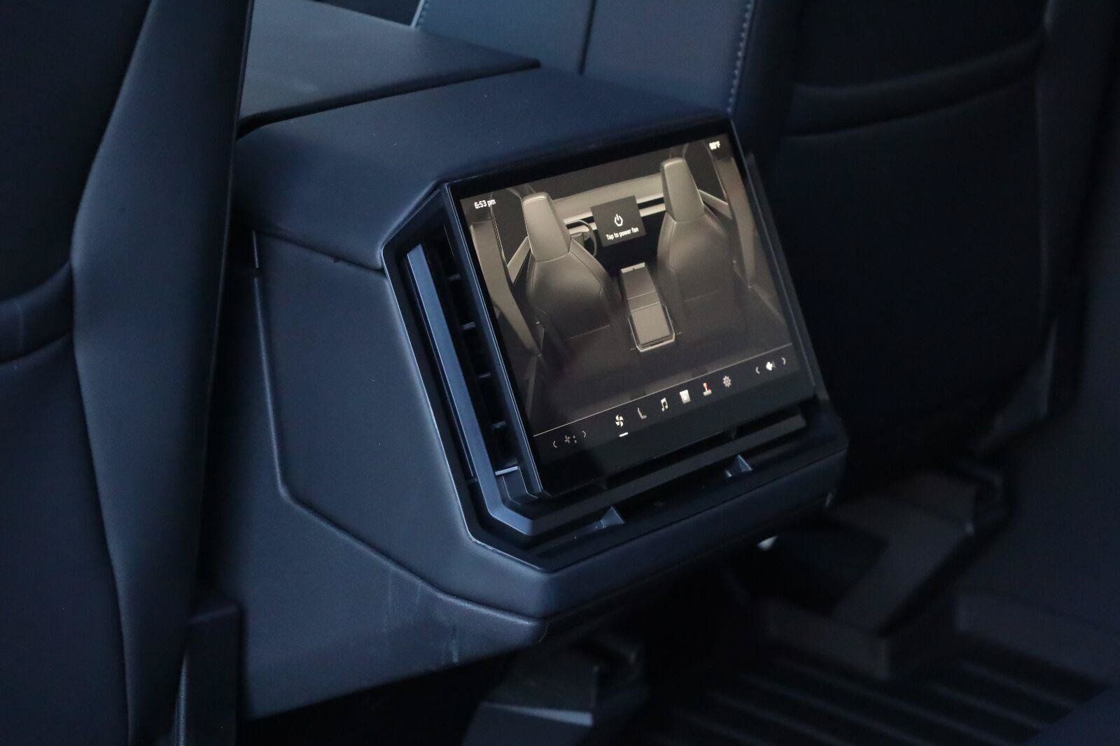 Used 2024 Tesla Cybertruck AWD Crew Cab image 22
