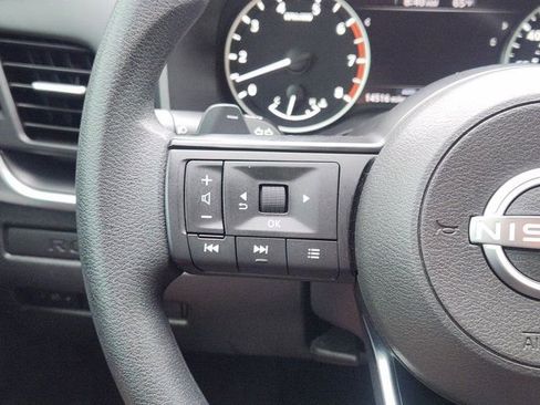 Used 2023 Nissan Rogue S image 28