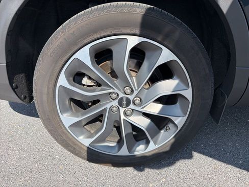 Used 2023 Lincoln Nautilus Reserve w/ Luxury Package image 11