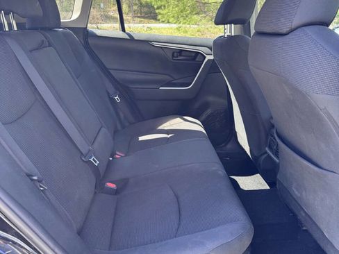 Used 2019 Toyota RAV4 LE AWD/4WD image 9