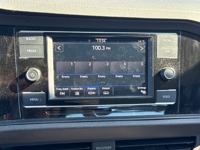 Used 2024 Volkswagen Jetta SE w/ Panoramic Sunroof Package FWD image 29
