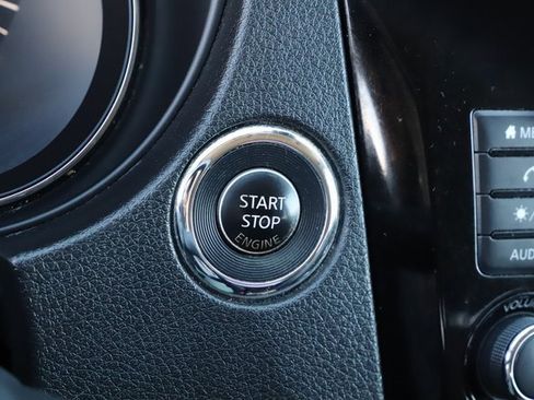 Used 2020 Nissan Rogue SV image 32