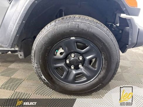 Used 2023 Jeep Wrangler Sport AWD/4WD image 32