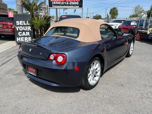 Used 2005 BMW Z4 2.5i image 10