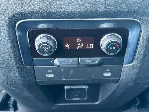 Used 2023 Chevrolet Suburban LT image 25