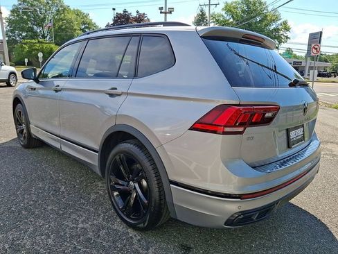 Used 2023 Volkswagen Tiguan SE R-Line FWD image 4