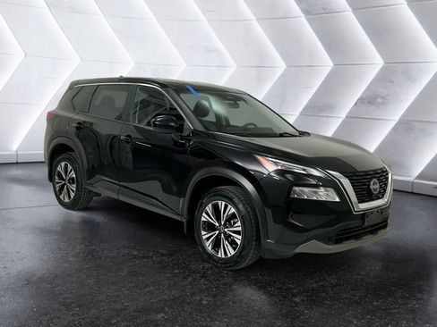 Used 2023 Nissan Rogue SV image 1