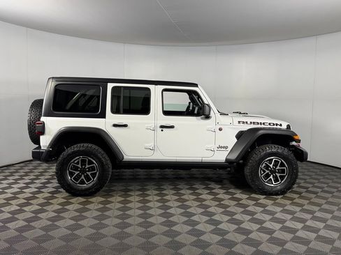 Certified 2025 Jeep Wrangler Unlimited Rubicon w/ Convenience Group AWD/4WD image 5