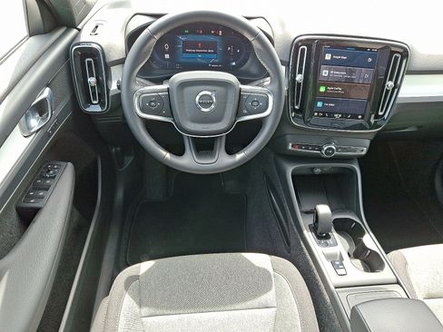 Certified 2025 Volvo XC40 B5 Core image 11