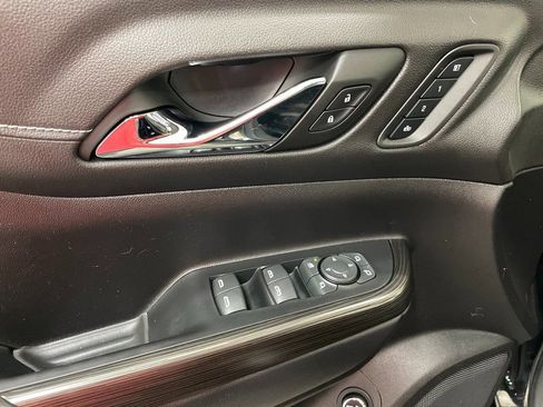 Used 2023 GMC Acadia SLT w/ Elevation Edition image 9