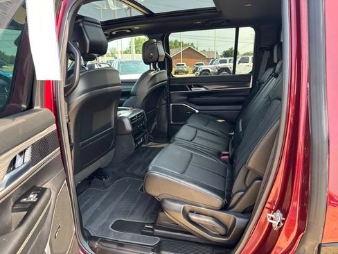 Used 2024 Jeep Wagoneer Series II w/ Premium Group I AWD/4WD image 21