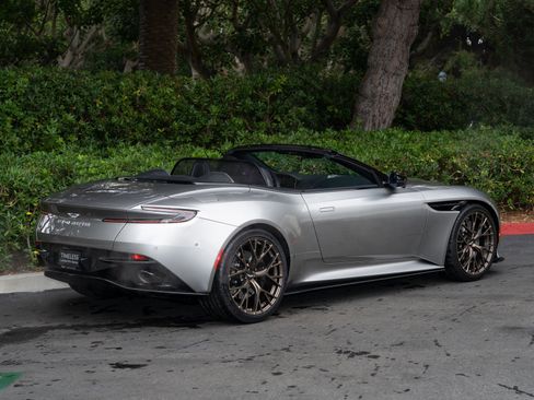 Used 2025 Aston Martin DB12 Convertible image 4